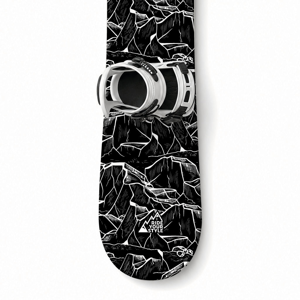 Snowboard mit Designfolie »Gipfelkette« beklebt – rückstandslos ablösbar
